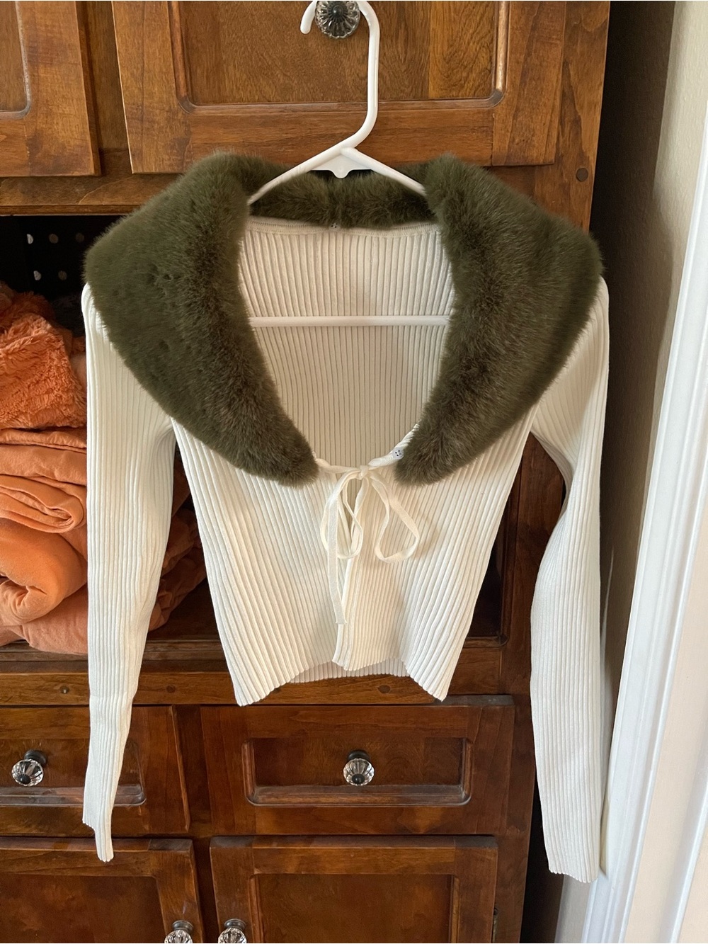 Cream Ribbed Women's Sweater with Olive Fur Collar